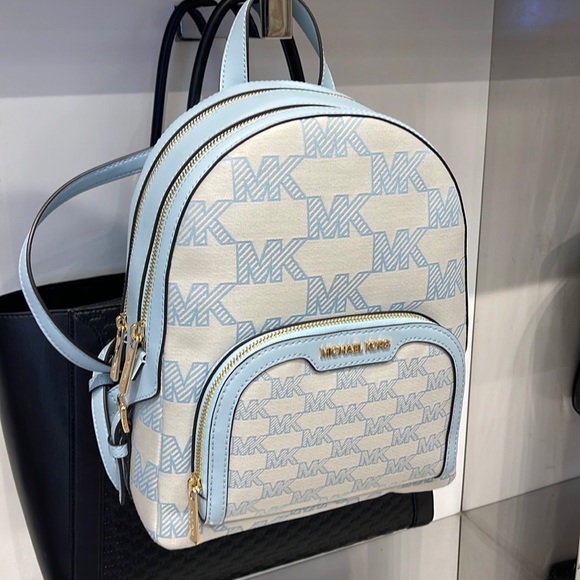 Michael Kors Jaycee Medium Logo Zip Pocket Backpack
35S3G8TB2J
Vista Blue - Picture 10 of 16